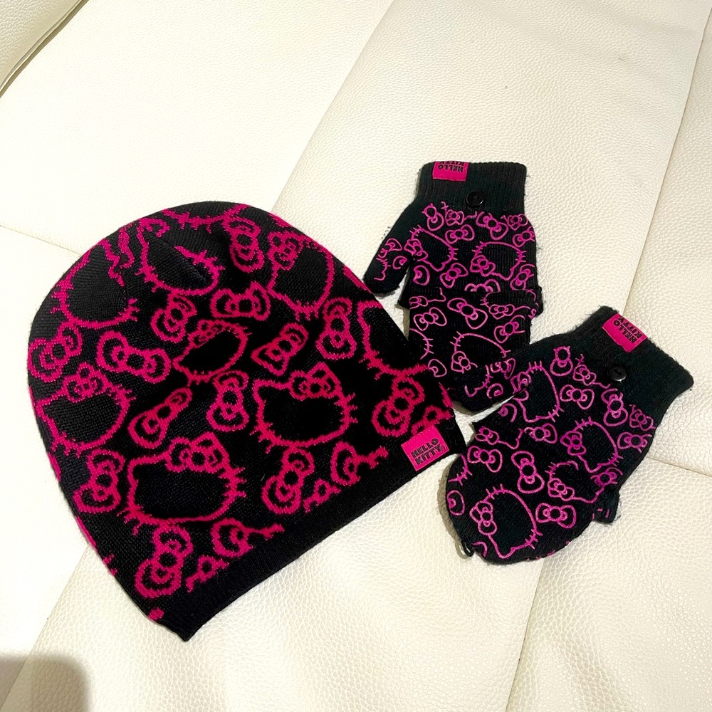 💕Hellokitty Gloves and hat 💕